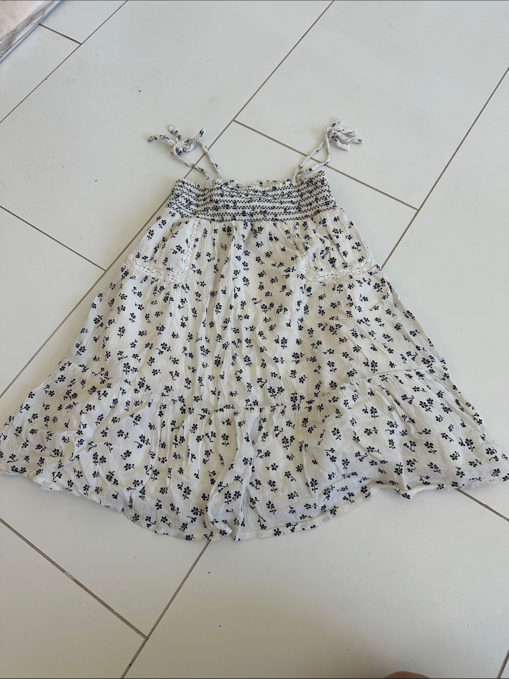 Gap Girls White Floral Tiered Sundress with Smocked Bodice blue print 4/5 - Picture 1 of 3